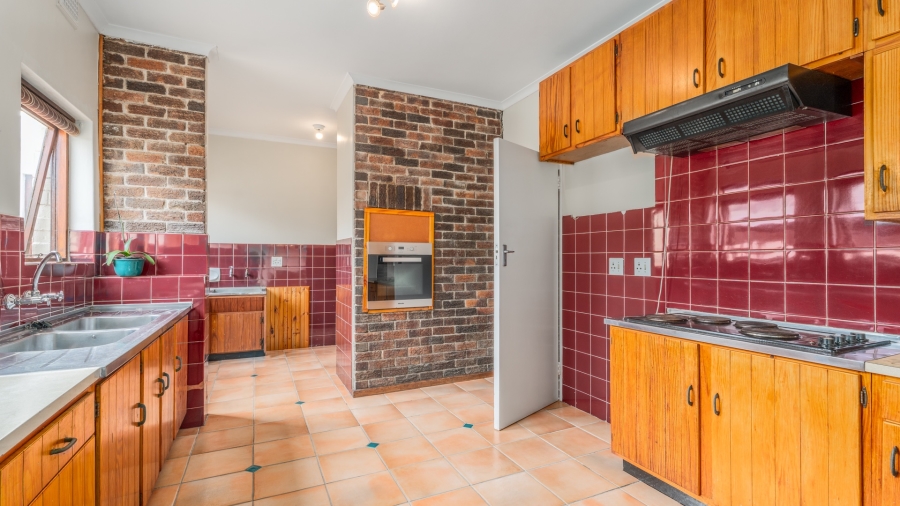 5 Bedroom Property for Sale in Zeekoevlei Western Cape